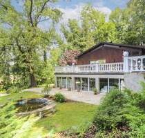 Wohnen im Grünen: Einfamilienhaus mit Pool und großzügigem Garten in Alleinlage! - Landshut Auloh