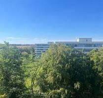 Moderne 1-Zimmer-Wohnung mit traumhaftem Ausblick, Tiefgaragenplatz und Schwimmbad - München Sendling-Westpark