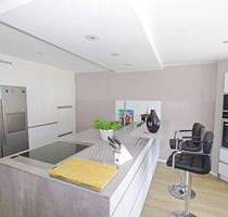 Charmantes Zweifamilienhaus mit viel Platz und Traumgarten - Beratzhausen