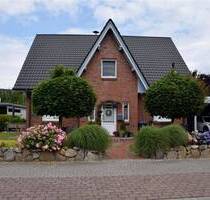 Zum Verlieben! Wunderschönes Friesenhaus in Top Wohnlage des Nordsebades. - Otterndorf