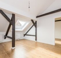 Im hellen Dachgeschoss: 2-Zimmer-Altbauwohnung mit modernem Komfort - Leipzig Stötteritz