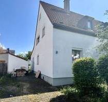 Freie DHH mit großem Garten, 4-5 Zimmer, Bj. 1946, Gartenhaus, Stellplatz, renovierungsbed. - Stuttgart Wolfbusch