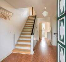 Nahe der Ostsee, Wusterhusen, DHH Reetdach, Grdstk. ca. 860 m², Wfl. ca. 121 m², 4 Zimmer, Kaminofen, 2 Bäder, Carport, elektrisches Tor, großer Garte