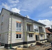 Freckenfeld: Idyllisches Wohnen im Neubau zwischen Weinbergen und Wäldern
