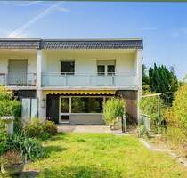 Duisburg-Rahm! Geräumiges Einfamilien-Endhaus mit Einzelgarage und schönem Sonnengrundstück! - Duisburg / Rahm