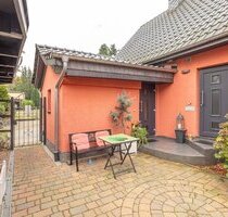 Einfamilienhaus mit Einliegerwohnung in Bremen-Grohn - Hier gibt es nicht mehr viel zu tun - Bremen / Grohn