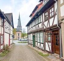 Saniertes Reihenmittelhaus mit Fachwerkcharme und zentraler Lage in Uslar
