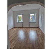 Geräumige 4 ZKB-Erdgeschosswohnung, Hof, Garten, Kellerboxen und Garage in ruhigem 2-Familienhaus - Homburg