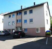 Gemütliche 3-Zimmer-Wohn. + Terrasse m. Garten + zus. ca. 70 qm Gartengrundstück + Außenstellpl. - Waiblingen / Hegnach