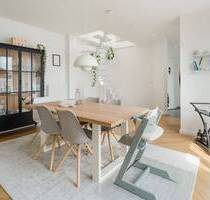 Dachgeschoss! Balkon! UKE Nähe! Freie Maisonette Wohnung in ruhiger Einbahnstraße! - Hamburg Eppendorf