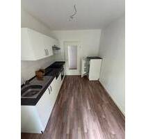 * 3-Zimmer mit Einbauküche, Balkon, Dusche und Laminat zum Toppreis! * - Chemnitz Kaßberg 914