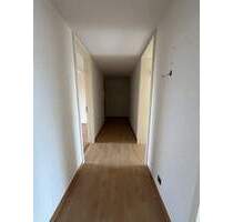 Helle 3,5-Zimmer-Wohnung mit Balkon in Saarbrücken-Eschberg - Saarbrücken / Eschberg