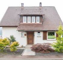 Charmantes Einfamilienhaus mit Garten, Garage und Freistellplatz in Aalen