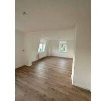 Großzügige 4-Zimmer mit neuem Laminat und 2xWannenbad guter Lage! - Roßwein