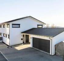 Modernes Einfamilienhaus mit Einliegerwohnung, Doppelgarage und Carport in Scheer