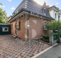 Charmantes Haus mit besonderer Architektur, großem Garten und Platz für die Familie - Düsseldorf Unterrath