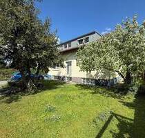 Modernes, freundliches 2-Familienhaus in Heiningen (GP) zu verkaufen
