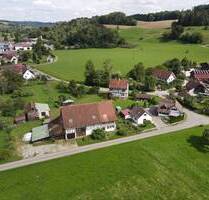 Hofstelle mit mehreren Nebengebäuden auf über 3.000 m² Grund im Deggenhauser Tal - Deggenhausertal Mennwangen