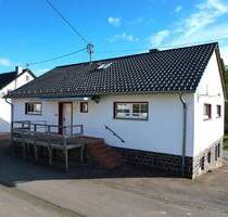 Ruhig gelegenes, freistehendes Wohnhaus mit 3 Wohneinheiten in Rockeskyll
