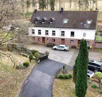 Tierfreunde AUFGEPASST - ALLEINLAGE- Großes Anwesen mit viel Land - Grimburg