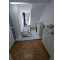 Mannheim-Neckarstadt-Ost: Große schöne Dachgeschoß-Maisonette-Wohnung Teilmöbliert