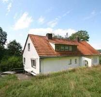 WOHNEN WIE IM URLAUB Einfamilienhaus mit Terrasse, Balkon, Garage und kinderfreundlichem Garten in ruhiger Waldrandlage von Staufenberg-OT