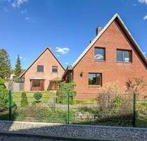Zwei Häuser auf einem Grundstück - auch einzeln erhältlich! Ideal für Investoren oder Familien - Mölln