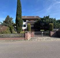 Zweifamilienhaus mit viel Potenzial und Baugrundstück in bevorzugter Wohnlage - Pforzheim Eutingen - Stadtviertel 151