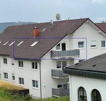 Wir bieten an: Freie Dachgeschosswohnung mit Balkon und Stellplatz - Binau
