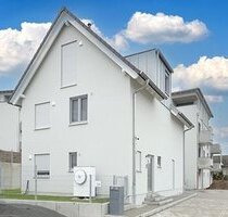 Neubau: Freistehendes Energieeffizienzhaus mit moderner Luft-Wasser-Wärmepumpe, Fußbodenheizung & Keller mit ca. 54 m² - Hochspeyer