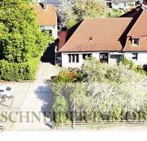 Besondere Gelegenheit! “ALTE SCHULE“ mit 2 Wohneinheiten & Nebengebäude, Stellplätzen, Garage, Garten über 500m² Nutzfläche - Zierenberg Burghasungen