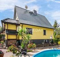 Charmante Oase im Grünen: Traumhaftes EFH mit idyllischem Garten, Pool, SW-Terrasse, Garage uvm. - Burg (bei Magdeburg)