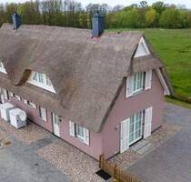 Moderne Doppelhaushälfte mit Reetdach und Sauna an der Ostsee (Ferienhaus) - Käuferprovisionsfrei - Boiensdorf Stove