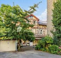 Liebevoll saniertes Fachwerkhaus - ideal als Wohn- und Geschäftshaus mit Garagen und Hof - Stadtoldendorf