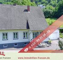 Familienparadies im Grünen - Traumhaftes Einfamilienhaus mit großem Garten, 2 Balkonen, Kamin 2 Garagen! - Zemmer-Daufenbach