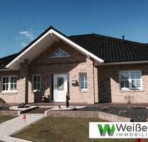 Ebenerdig wohnen mit geschützter Terrasse Winkel-Bungalow als Niedrigenergiehaus mit Wärmepumpe - Süderheistedt