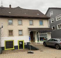 Grenznahes Wohn-Geschäftshaus in zentraler Lage mit viel Potenzial - Stühlingen