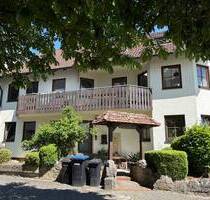 Gepflegte, großzügige Erdgeschosswohnung mit Garage, Carport und Terrasse - Crailsheim