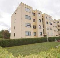 Renovierungsbedürftige 4,5 Zimmer-Wohnung mit 2 Garagen - Straubing