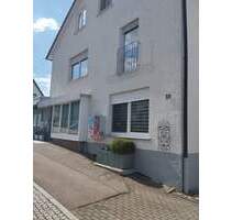 Preisreduziert - Mehrfamilienhaus mit 3 Wohnungen u. großer Gewerbefläche - Gosheim