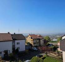 schöne 3,5 Zimmer-Wohung im Dachgeschoss mit Dachterrasse, Aussicht und Garage - Stuttgart Muckensturm