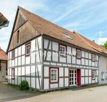 EFH mit ELW im Fachwerkstil - Wohnen mit Flair auf großzügigem Grundstück mit Scheune - Bovenden Harste