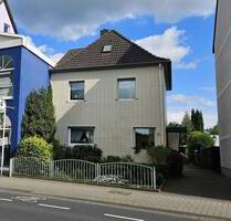 Herzlich Willkommen im Herzen von Lohmar ! Attraktives Mehrgenerationenhaus mit großem Garten.