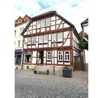 Ein Haus mit Geschichte - liebevoll saniertes Wohn- und Geschäftshaus mit besonderer Ausstrahlung - Hünfeld