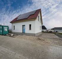 Charmantes Einfamilienhaus (Neubau, KfW-40) in Gierstädt (bei Erfurt)