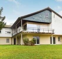 Großzügiges Wohnen mit traumhaftem Garten & Pool - EFH mit Einliegerwohnung in Hanglage - Lahr/Schwarzwald Kernstadt - Nord