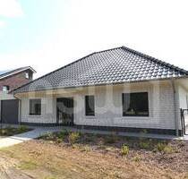 Traumhaftes Wohnen in Seenähe! Geräumiger Bungalow KfW55 mit Luftwärmepumpe - Herzlake