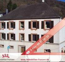 Alte Mauern, neues Innenleben - Einzugsbereites, saniertes Haus mit 2 Wohneinheiten und 3 Garagen in Trier-Zewen