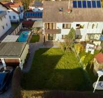 Doppelhaushälfte mit großzügigem Raumangebot und schönem Außenbereich - Edling