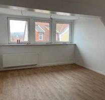Arnstadt, Nähe Bahnhof: 2-Raum mit Balkon ins Grüne, frisch renoviert